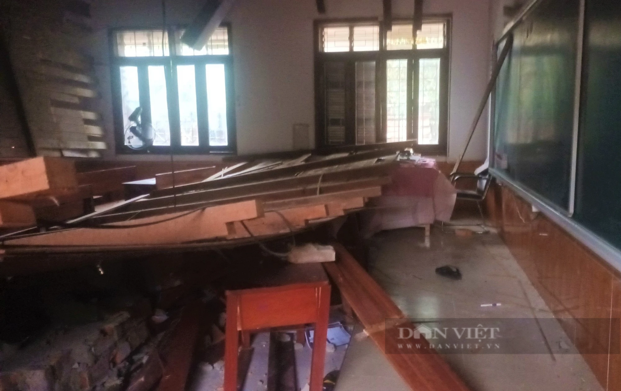 Vụ sập trần lớp học, 8 học sinh nhập viện: Thông tin mới nhất về sức khỏe các học sinh - Ảnh 3.