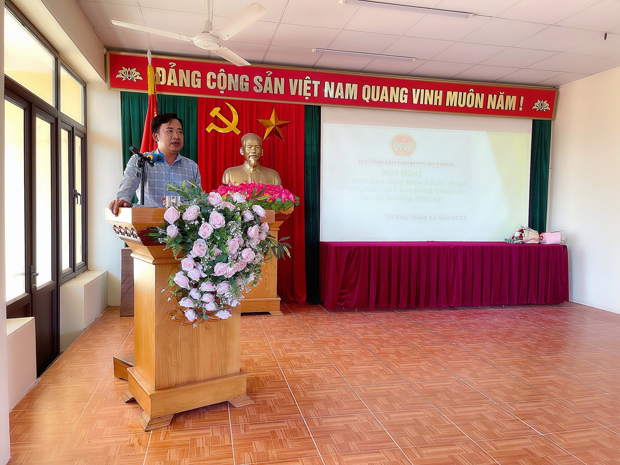 Hội Nông dân Hải Phòng: Bàn giao vật tư nông nghiệp cho mô hình trồng táo Bàng La - Ảnh 2.