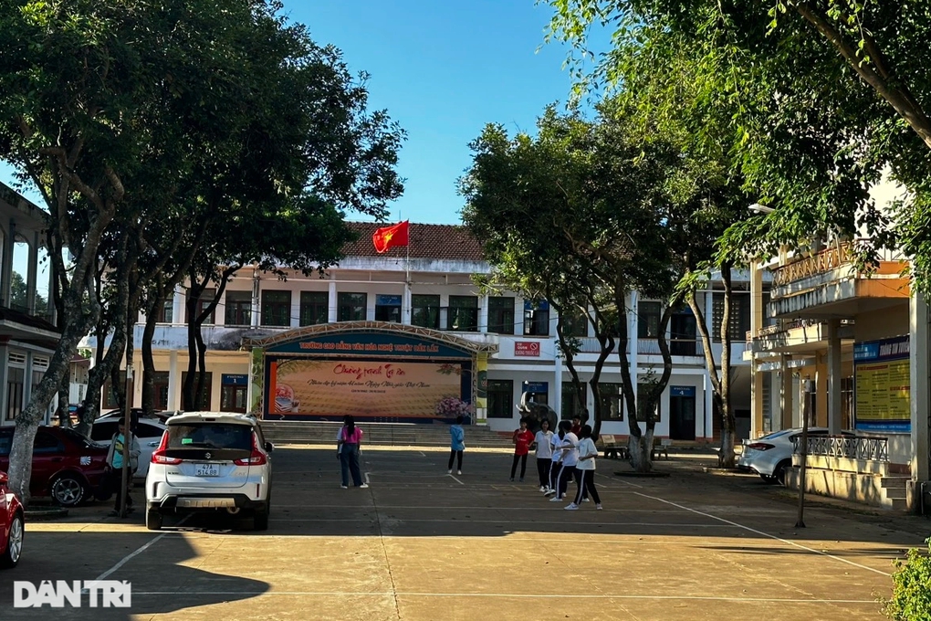 Thạc sĩ cũng bị tinh giản, trường nói &quot;viên chức nào cũng có trình độ&quot; - Ảnh 3.