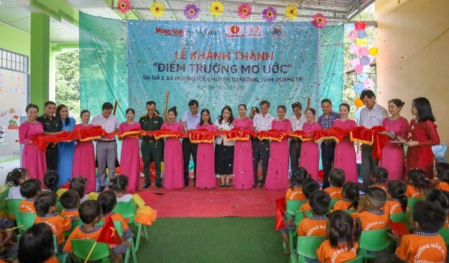 Tiếp thêm động lực và sức mạnh cho cô trò vùng cao Quảng Trị - Ảnh 2.