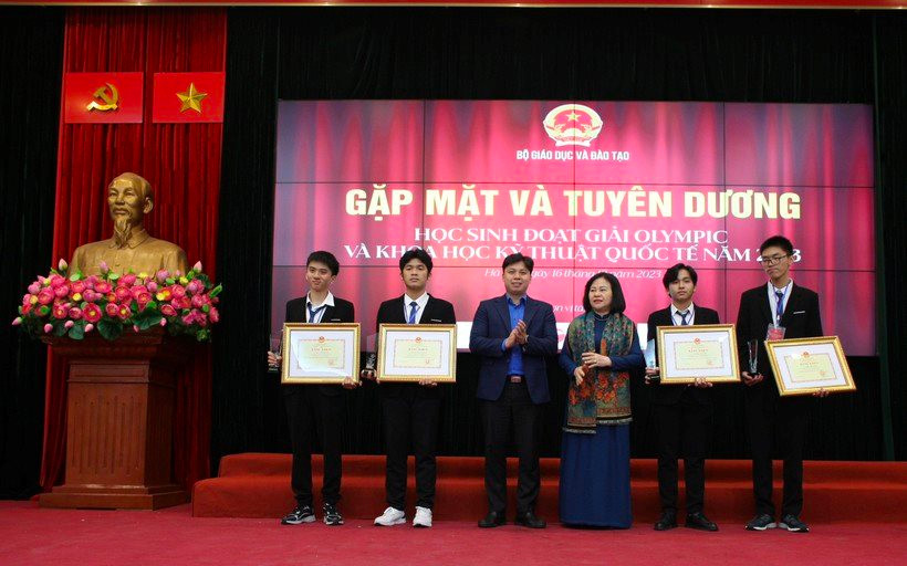 Nhìn lại 8 sự kiện Giáo dục nổi bật năm 2023 - Ảnh 3.