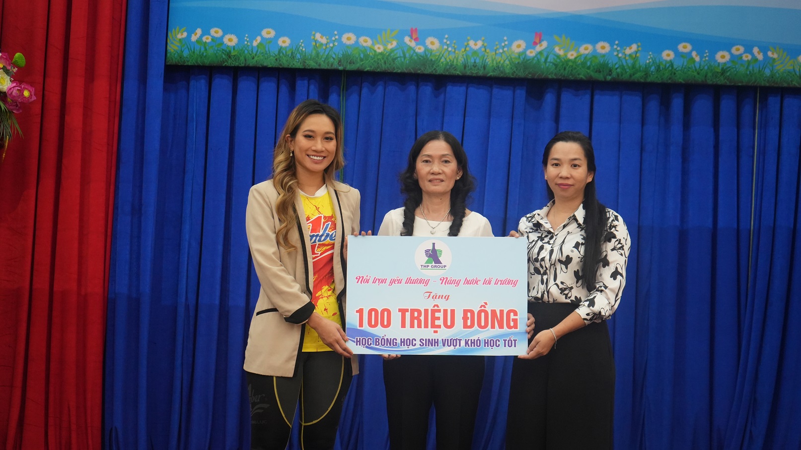Hàng trăm học sinh đặc biệt khó khăn tại Bình Dương được hỗ trợ, nâng bước tới trường dịp cuối năm - Ảnh 5.