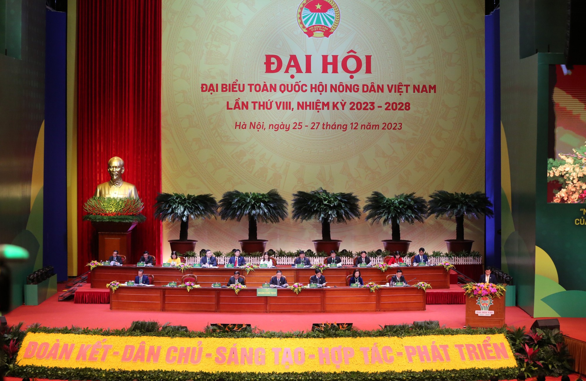 Khai mạc ngày làm việc thứ nhất Đại hội đại biểu toàn quốc Hội Nông dân Việt Nam lần thứ VIII- Ảnh 1.