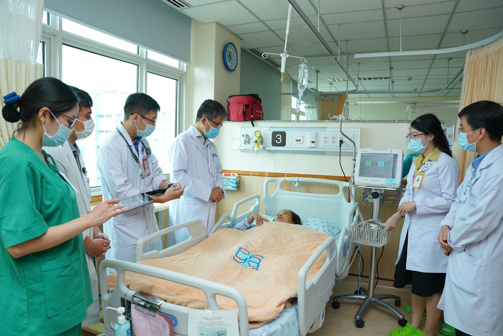 Không lơ là sức khoẻ tâm thần cho nhân viên y tế - Ảnh 3.