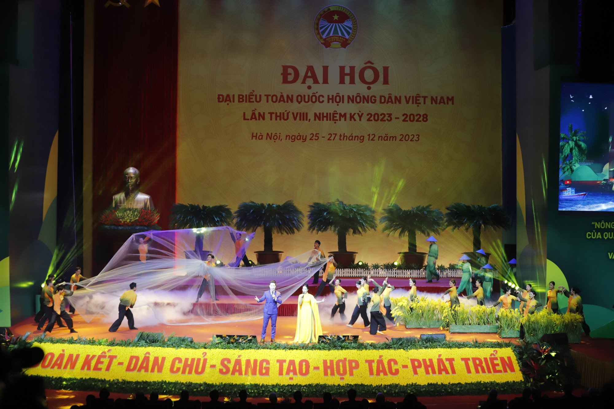 Tổng Bí thư Nguyễn Phú Trọng cùng nhiều lãnh đạo Đảng, Nhà nước dự Đại hội VIII Hội Nông dân Việt Nam- Ảnh 1.