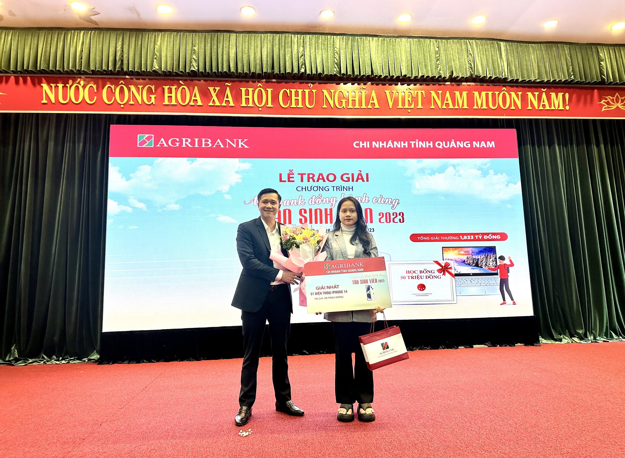 Agribank Quảng Nam trao giải Chương trình khuyến mại “Agribank đồng hành cùng tân sinh viên năm 2023 - Ảnh 2.