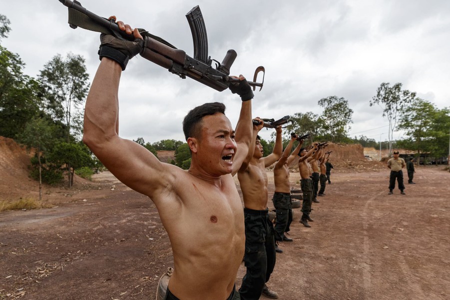 Toàn cảnh thao trường "1 phút cũng luyện, 1 giây cũng rèn" của Cảnh sát cơ động phòng chống khủng bố- Ảnh 12.