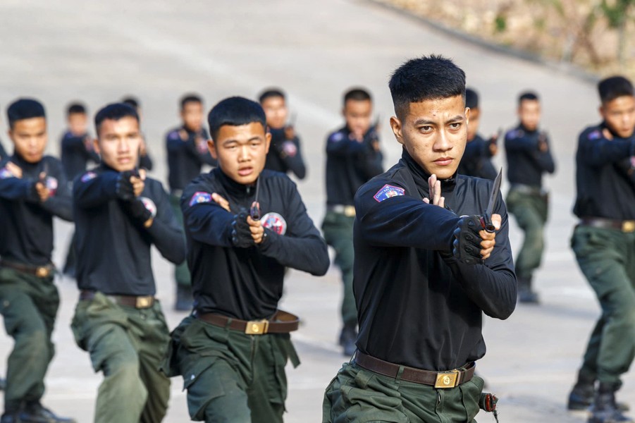 Toàn cảnh thao trường "1 phút cũng luyện, 1 giây cũng rèn" của Cảnh sát cơ động phòng chống khủng bố- Ảnh 17.