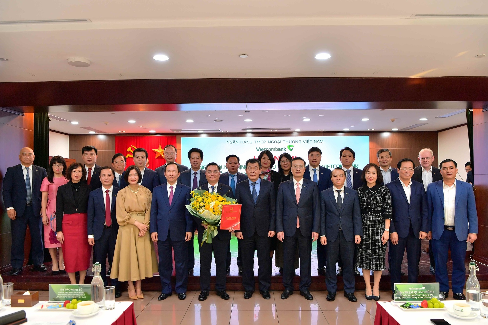 Vietcombank tổ chức hội nghị công bố quyết định giao phụ trách Đảng bộ và thành viên phụ trách Hội đồng quản trị - Ảnh 5.