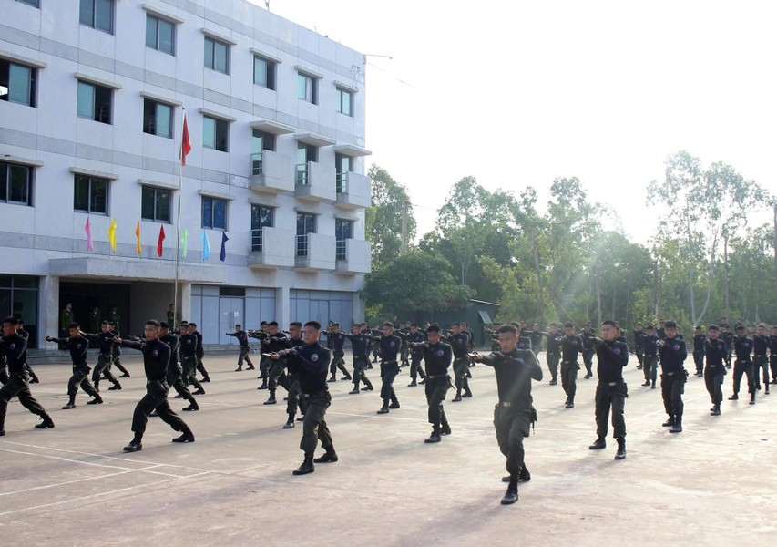 Toàn cảnh thao trường "1 phút cũng luyện, 1 giây cũng rèn" của Cảnh sát cơ động phòng chống khủng bố- Ảnh 9.