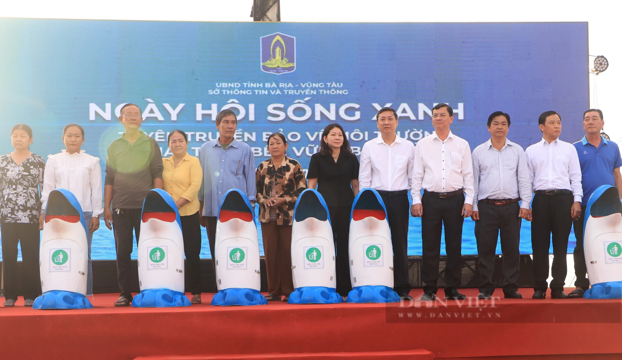 Bà Rịa - Vũng Tàu: Hàng trăm người ra bãi biển dọn rác từ sáng sớm - Ảnh 3.