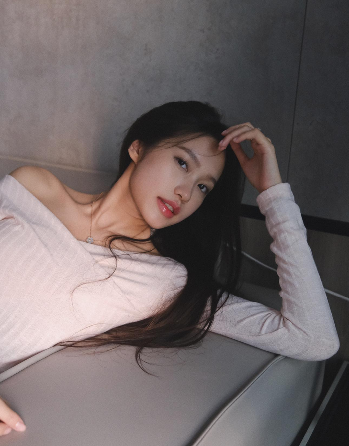 2 cô dâu hot nhất bóng đá Việt Nam 2023: Hải My được khen, Chu Thanh Huyền dính thị phi - Ảnh 5.