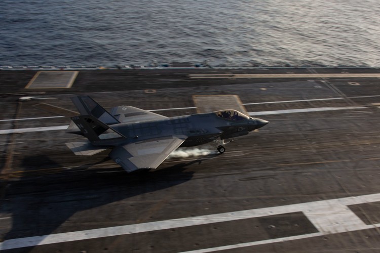 Hình ảnh tiêm kích F-35C tráng gương để tàng hình - Ảnh 3.