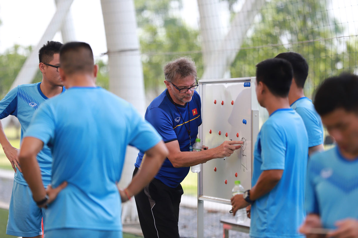 Tin tối 31/12: VFF thuê chuyên gia châu Âu cho HLV Troussier- Ảnh 1.