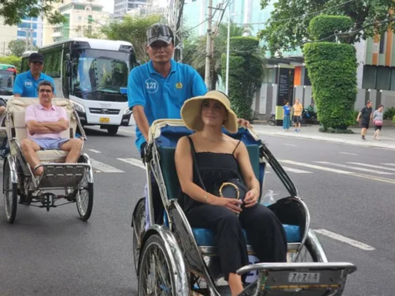 Tàu du lịch cao cấp Westerdam đưa 2.000 du khách đến Nha Trang tham quan du lịch - Ảnh 1.