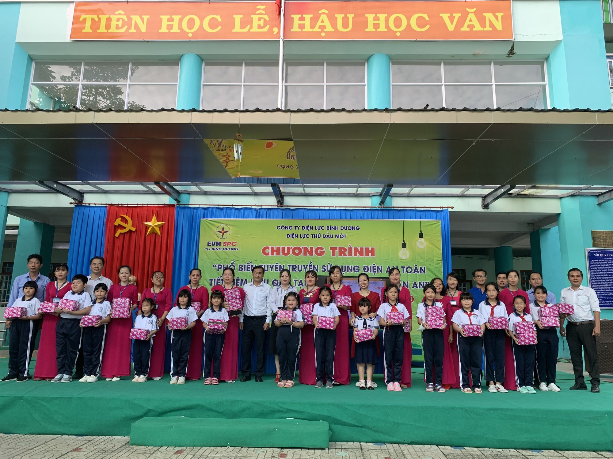 Tổng Công ty Điện lực miền Nam tri ân khách hàng năm 2023: Hiệu quả, thiết thực - Ảnh 2.