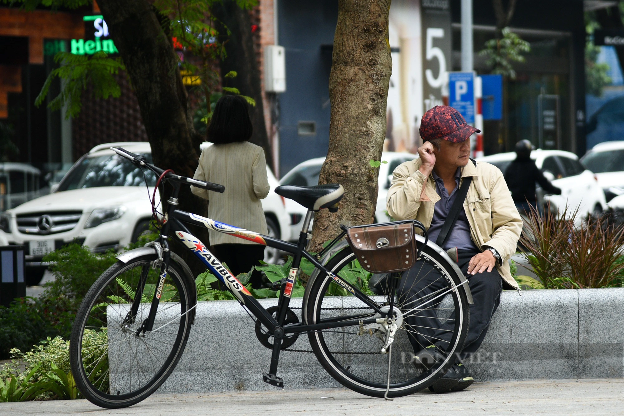 Hiện trạng vườn hoa ở Hà Nội vừa được đầu tư 3 tỷ đồng để cải tạo - Ảnh 11.