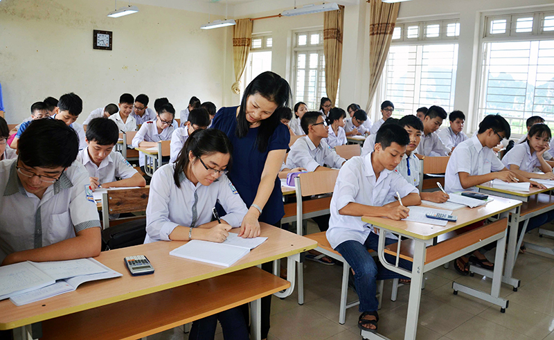 Thứ trưởng Bộ GDĐT: &quot;Không thể cấm việc dạy thêm, học thêm&quot; - Ảnh 2.