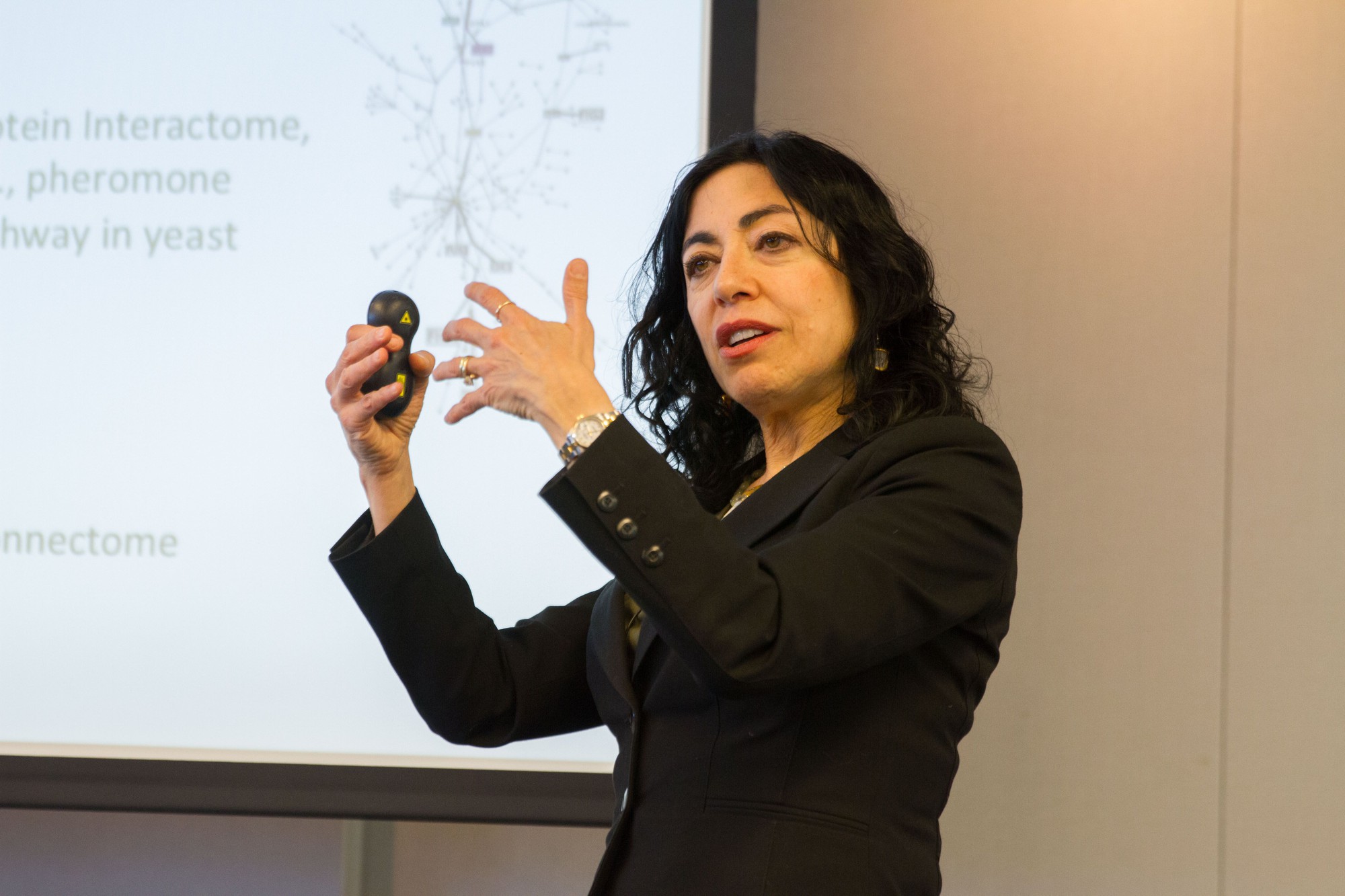 GS. Jennifer Tour Chayes là Hiệu trưởng Trường Công nghệ Thông tin thuộc Đại học California, Berkeley.