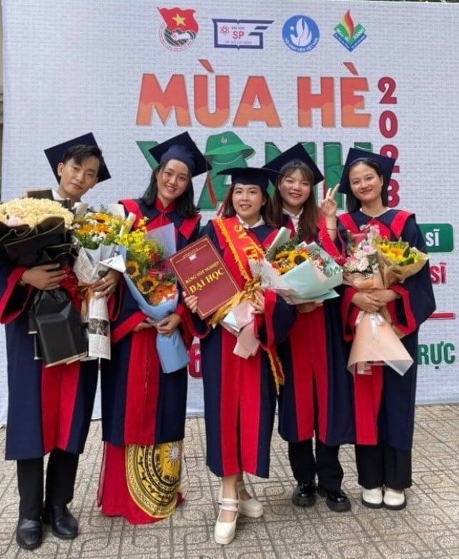 Thủ khoa kép vượt khó thành công, truyền cảm hứng cho giới trẻ - Ảnh 7.
