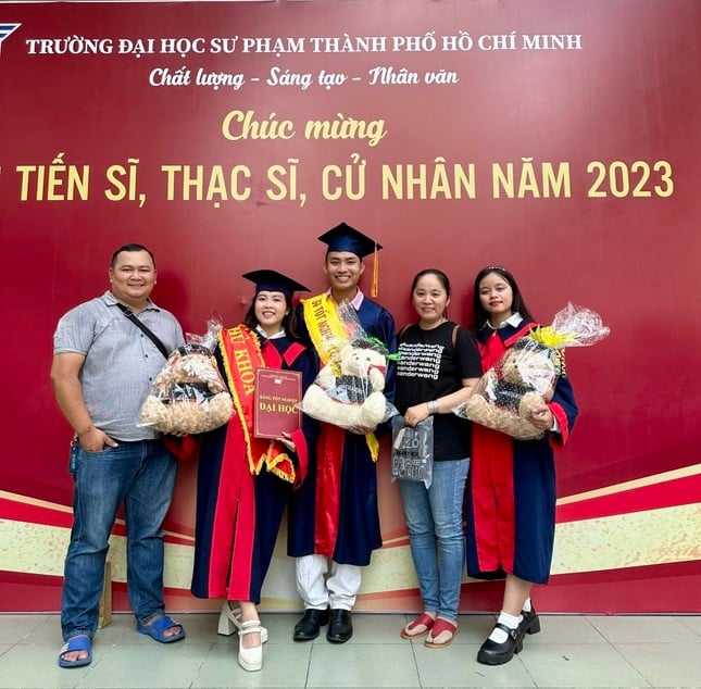 Thủ khoa kép vượt khó thành công, truyền cảm hứng cho giới trẻ - Ảnh 8.