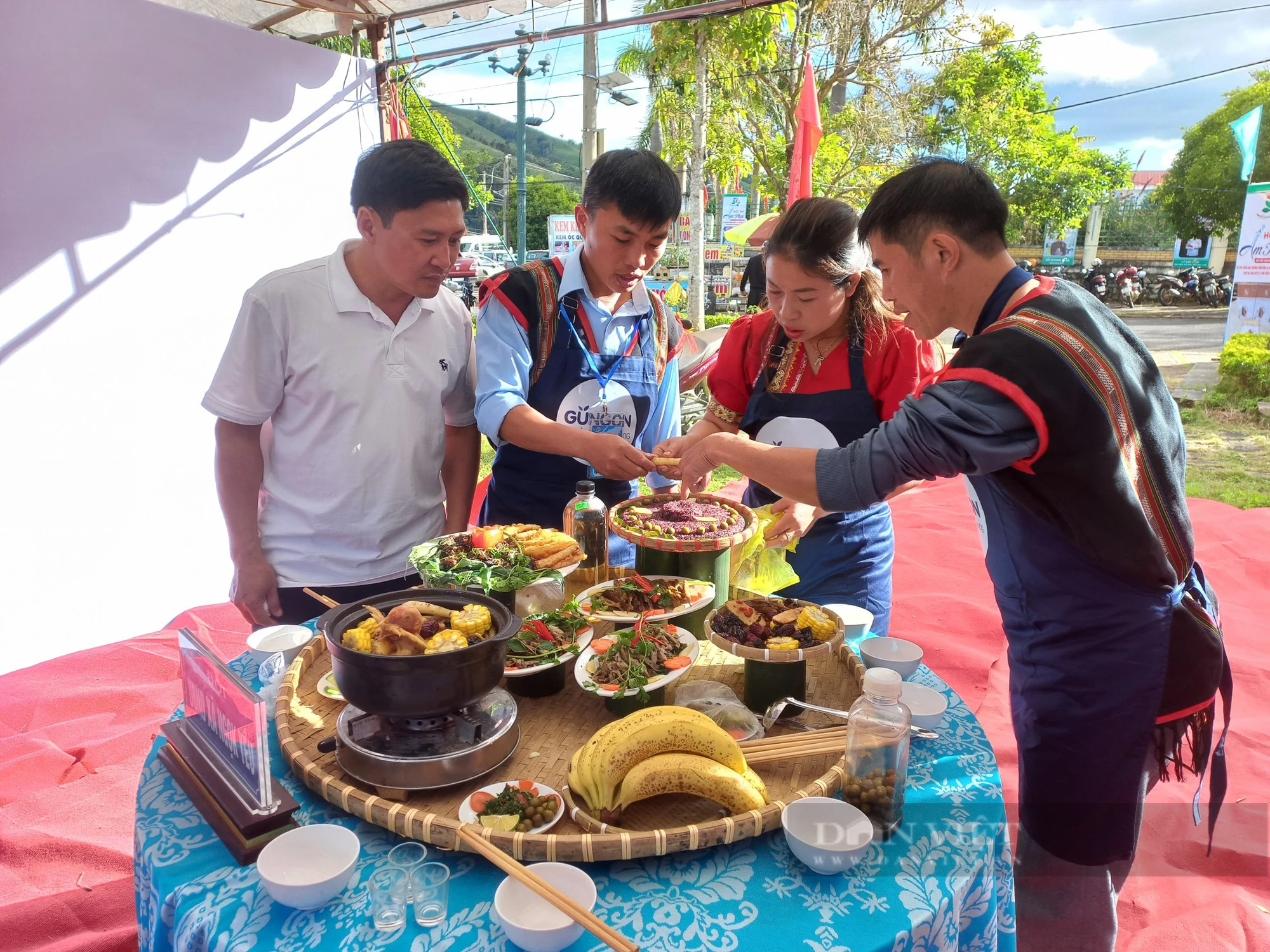 Xem các đầu bếp ở miền Trung - Tây Nguyên, miền Tây chế biến các món ăn từ sâm dây - Ảnh 3.