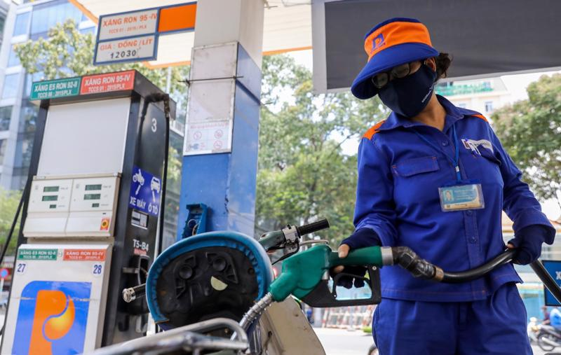 Bộ Công Thương đề xuất gây sốc: Doanh nghiệp đầu mối được tự quyết giá bán lẻ xăng dầu- Ảnh 1.