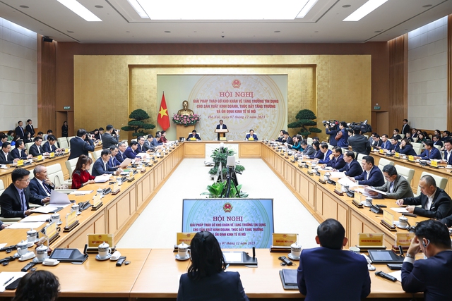 Thủ tướng &quot;cấm&quot; mở rộng room tín dụng và dành lãi suất thấp cho thành viên ban lãnh đạo ngân hàng - Ảnh 2.