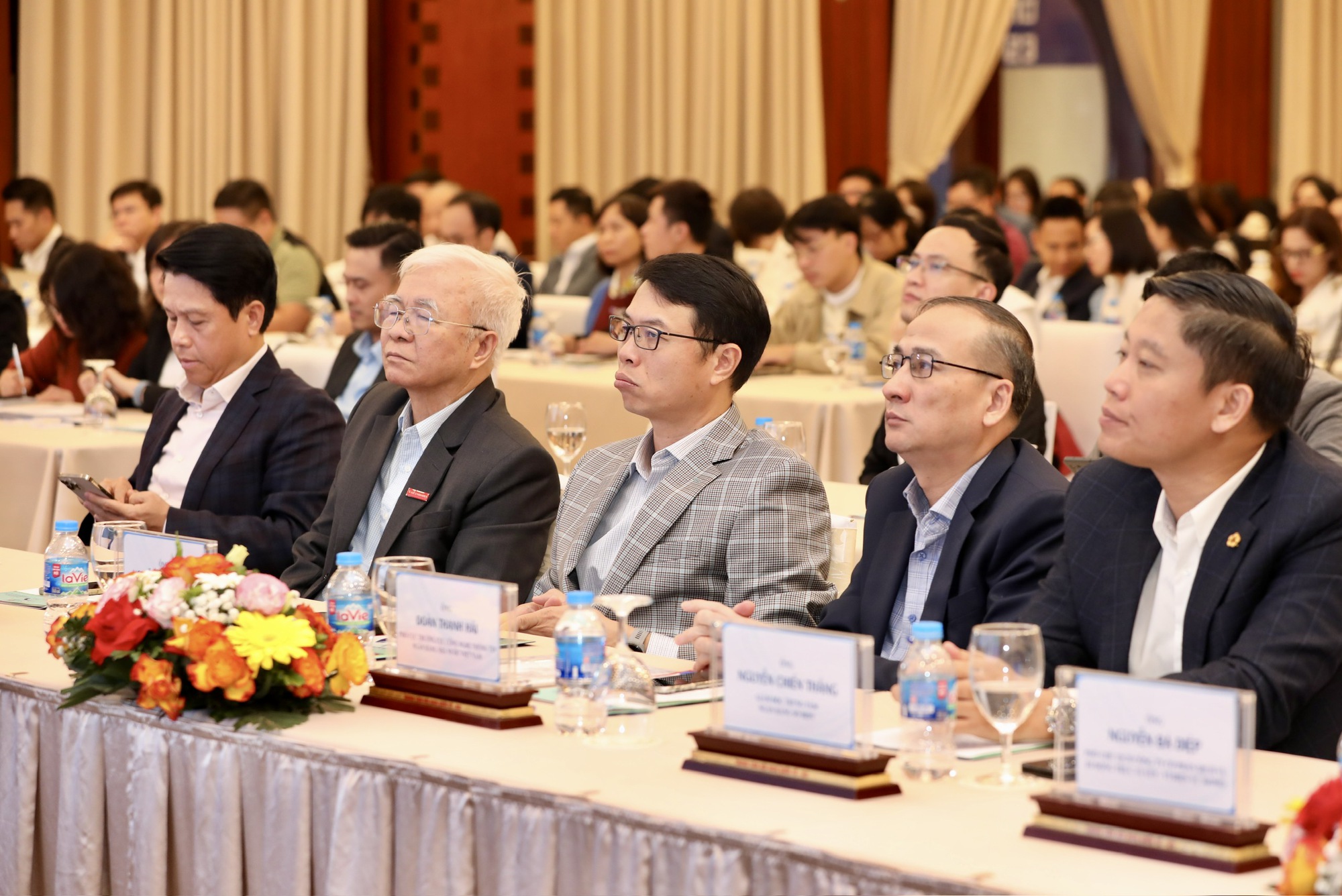 Phó Thống đốc &quot;đặt hàng&quot; chuyên gia làm rõ nội hàm Open API, Open Banking - Ảnh 1.