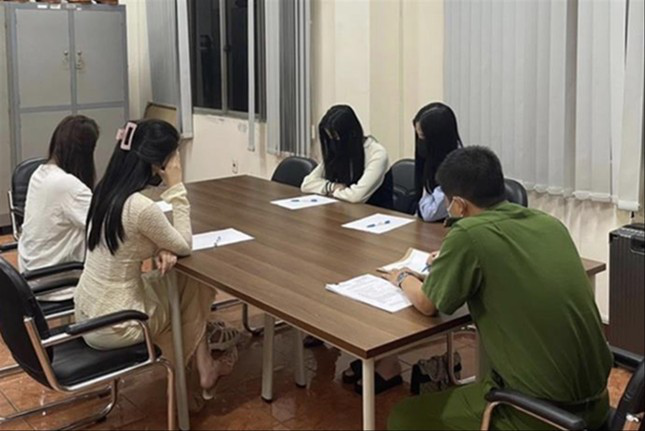 Sinh viên bán dâm 4 lần bị đuổi học: Khi nào Bộ Giáo dục sửa thông tư? - Ảnh 1.