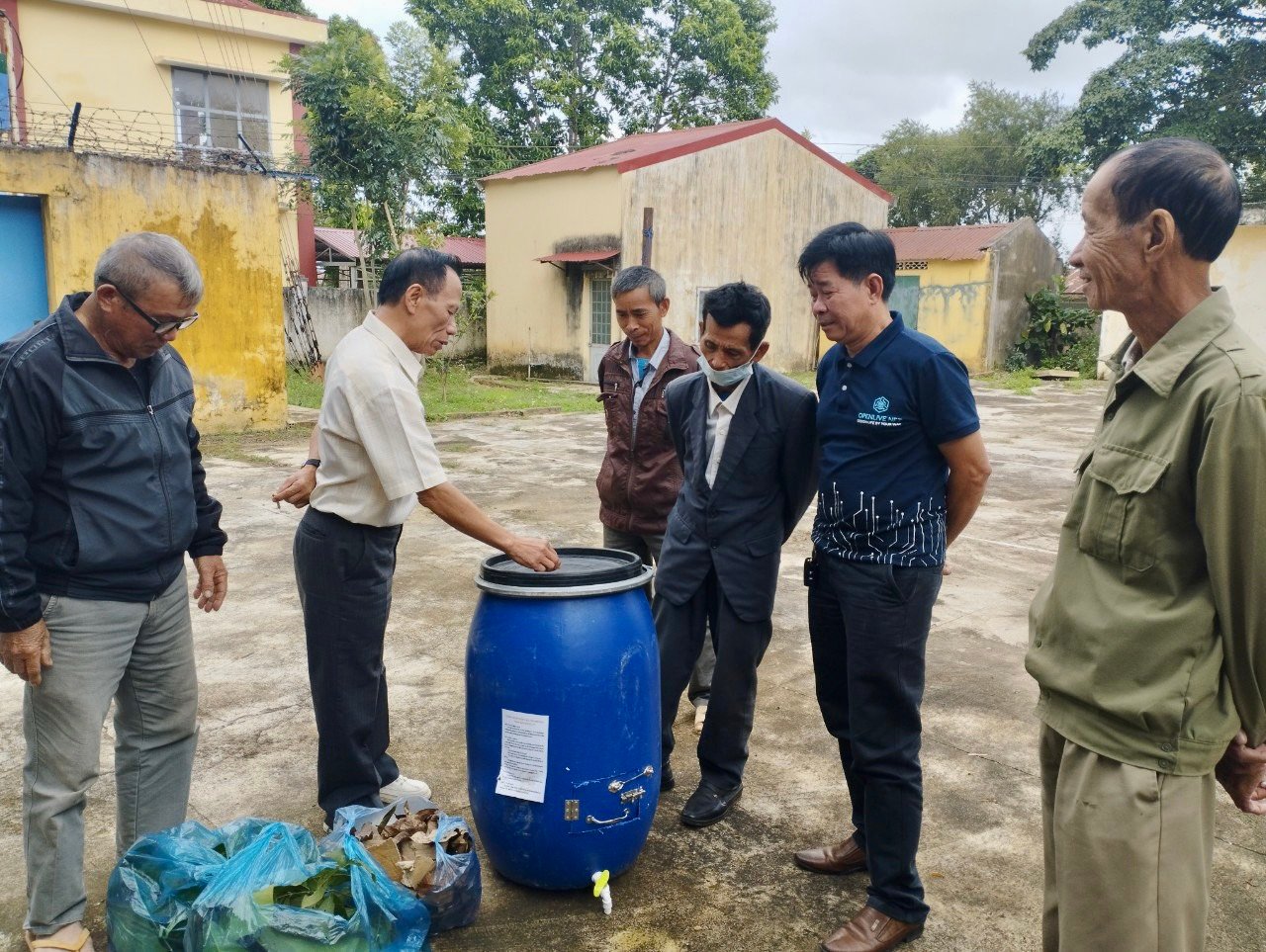 Triển khai mô hình điểm Hội Nông dân tham gia xử lý rác thải sinh hoạt nông thôn tại Ea Kar, Đắk Lắk - Ảnh 3.