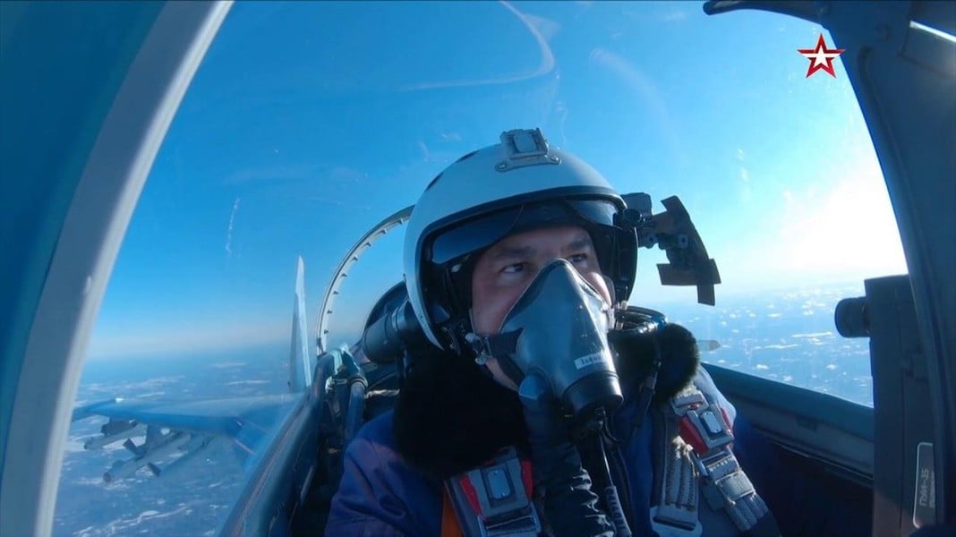 Bốn tiêm kích Su-35 hộ tống chuyên cơ Tổng thống Nga Putin tới UAE mang ý nghĩa gì? - Ảnh 4.