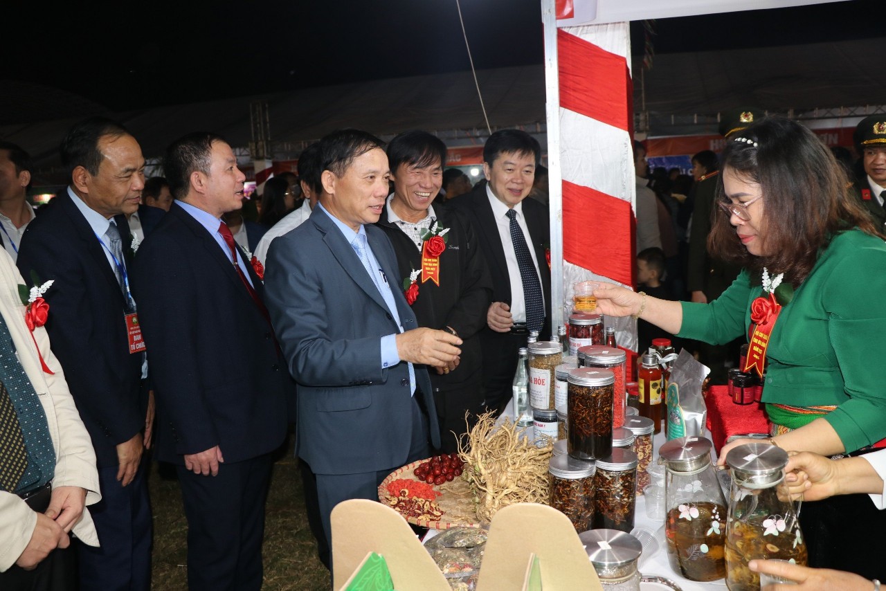 Khai mạc hội chợ Xuân Hòa Bình năm 2023 - Ảnh 3.