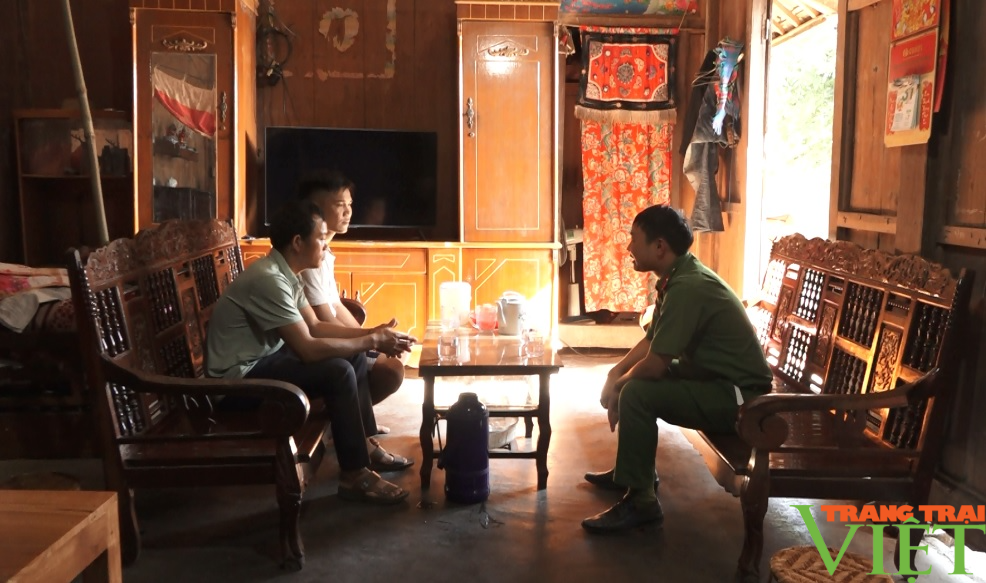 Nâng cao hiểu biết pháp luật cho người dân xã vùng cao Lai Châu - Ảnh 3. Nâng cao hiểu biết pháp luật cho người dân xã vùng cao Lai Châu - Ảnh 3.