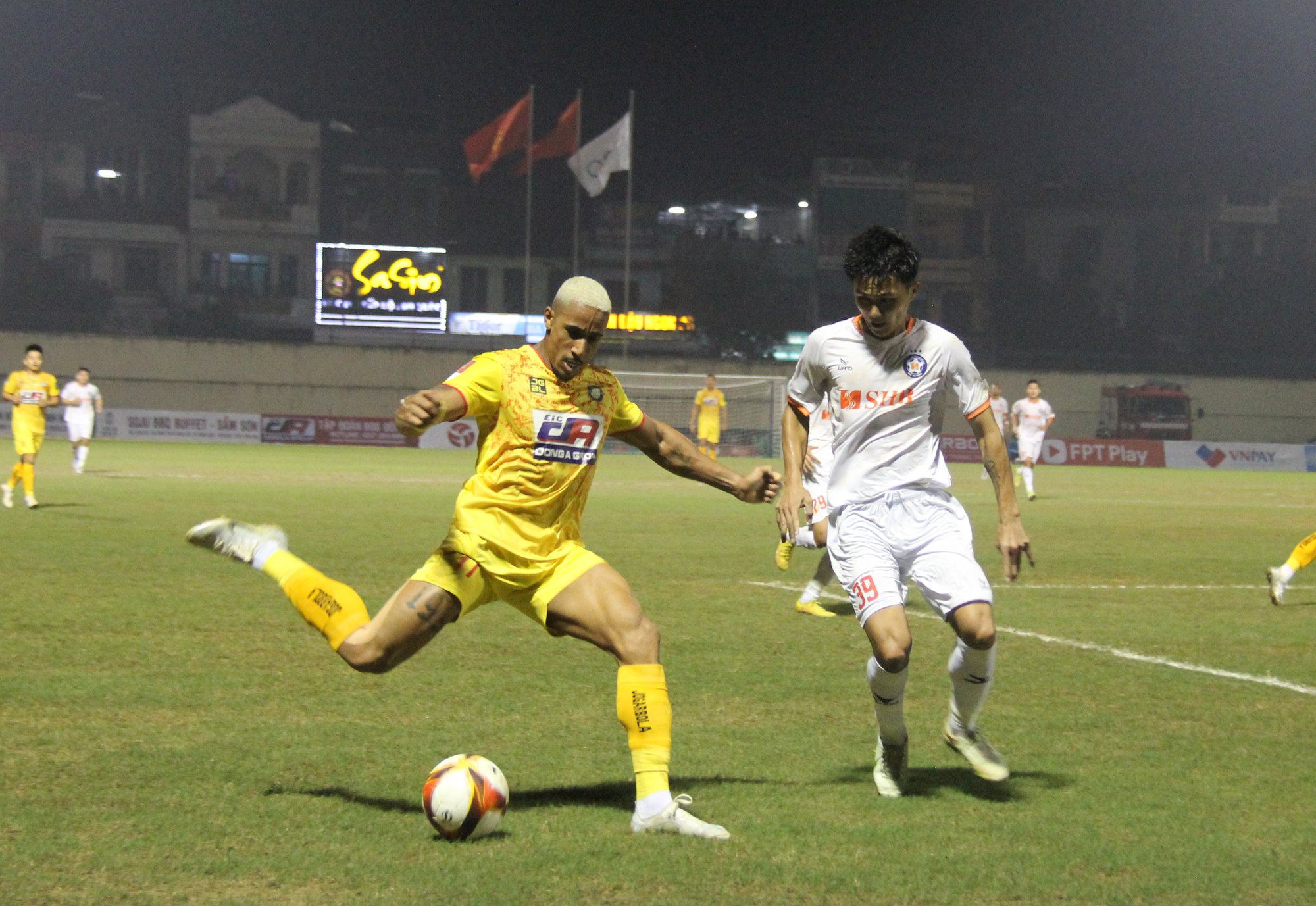 Thanh Hoá tạm dẫn đầu Night Wolf V.League 2023 - Ảnh 2.