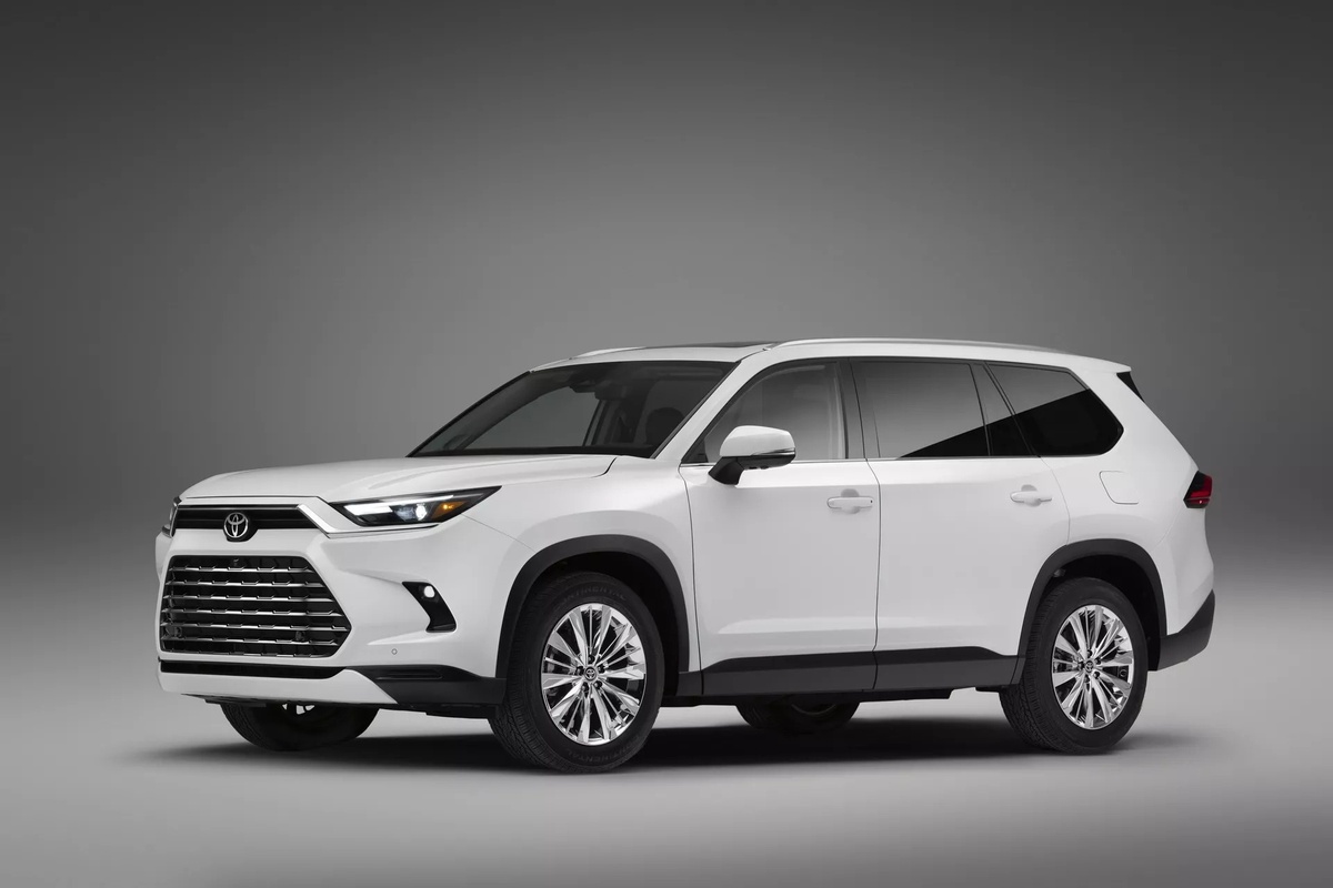 Xe gầm cao 7 chỗ Toyota Grand Highlander ra mắt - Ảnh 1. Xe gầm cao 7 chỗ Toyota Grand Highlander ra mắt - Ảnh 1.