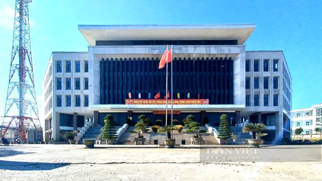 Quảng Ngãi: Điệp khúc thấm, hỏng thiết bị ở trụ sở UBND huyện 80 tỷ chưa bàn giao  - Ảnh 7.