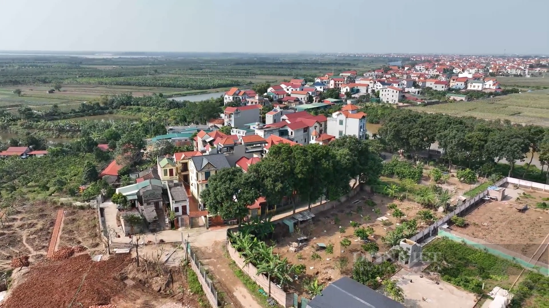 Không có “sốt đất” bất chấp thị trường bất động sản gặp khó khăn năm 2023? - Ảnh 1.
