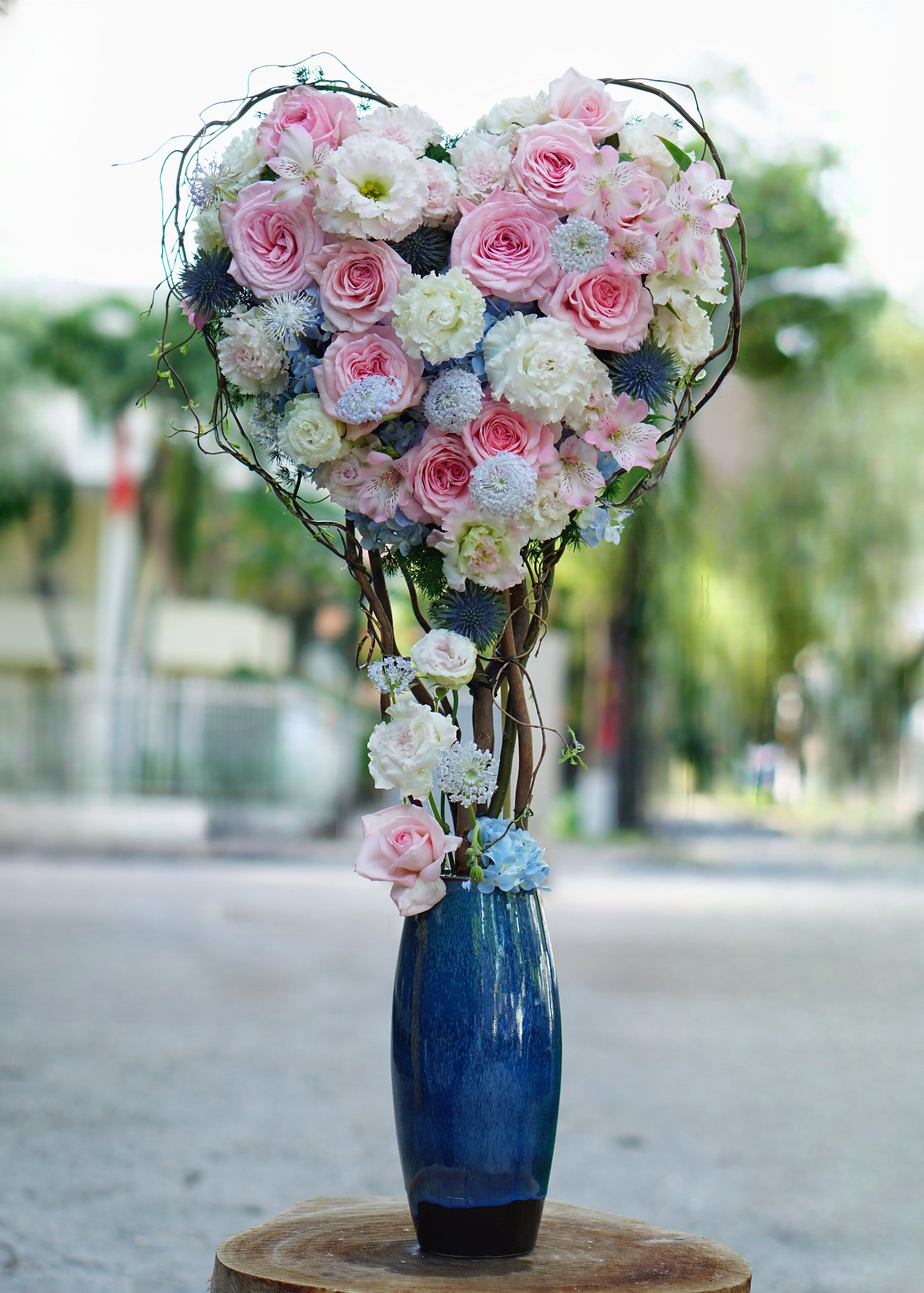 Cây tình yêu hình trái tim lạ mắt, gây sốt Valentine - Ảnh 1.