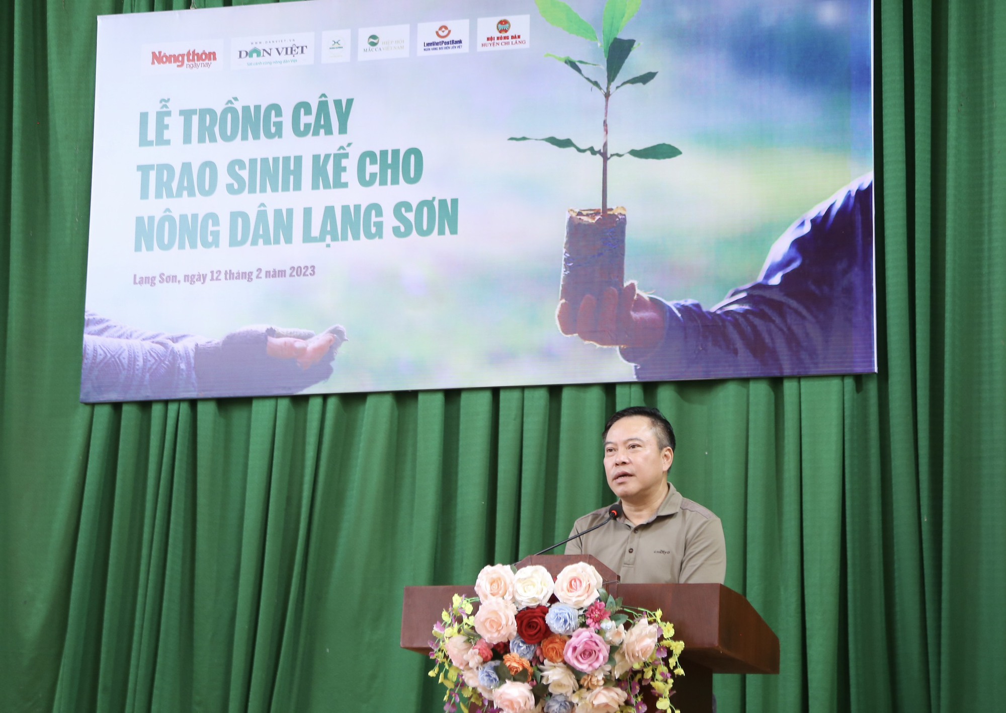 Ảnh: Toàn cảnh lễ trồng cây trao sinh kế cho nông dân Lạng Sơn - Ảnh 4.