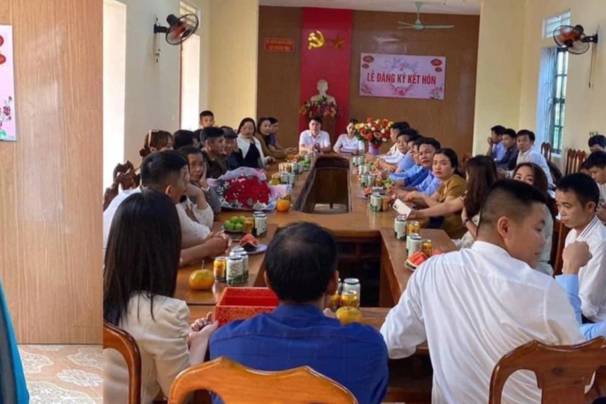 Buổi lễ &quot;đăng ký kết hôn&quot; trang trọng gây &quot;sốt&quot; cộng đồng mạng - Ảnh 1.