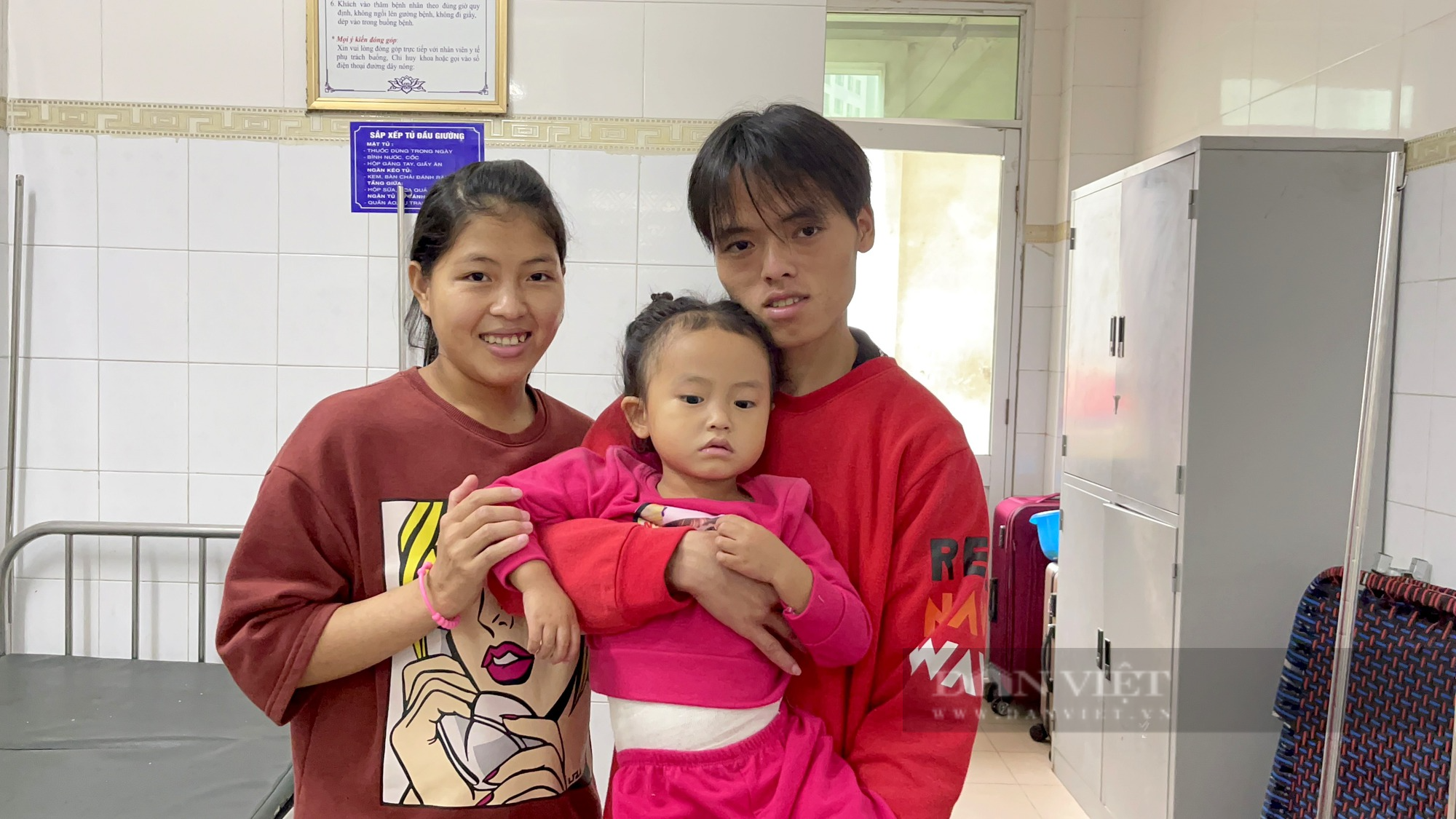 Bé gái bị bỏng nặng ở Bắc Kạn xuất viện: Phép màu đến từ lòng nhân ái - Ảnh 3.