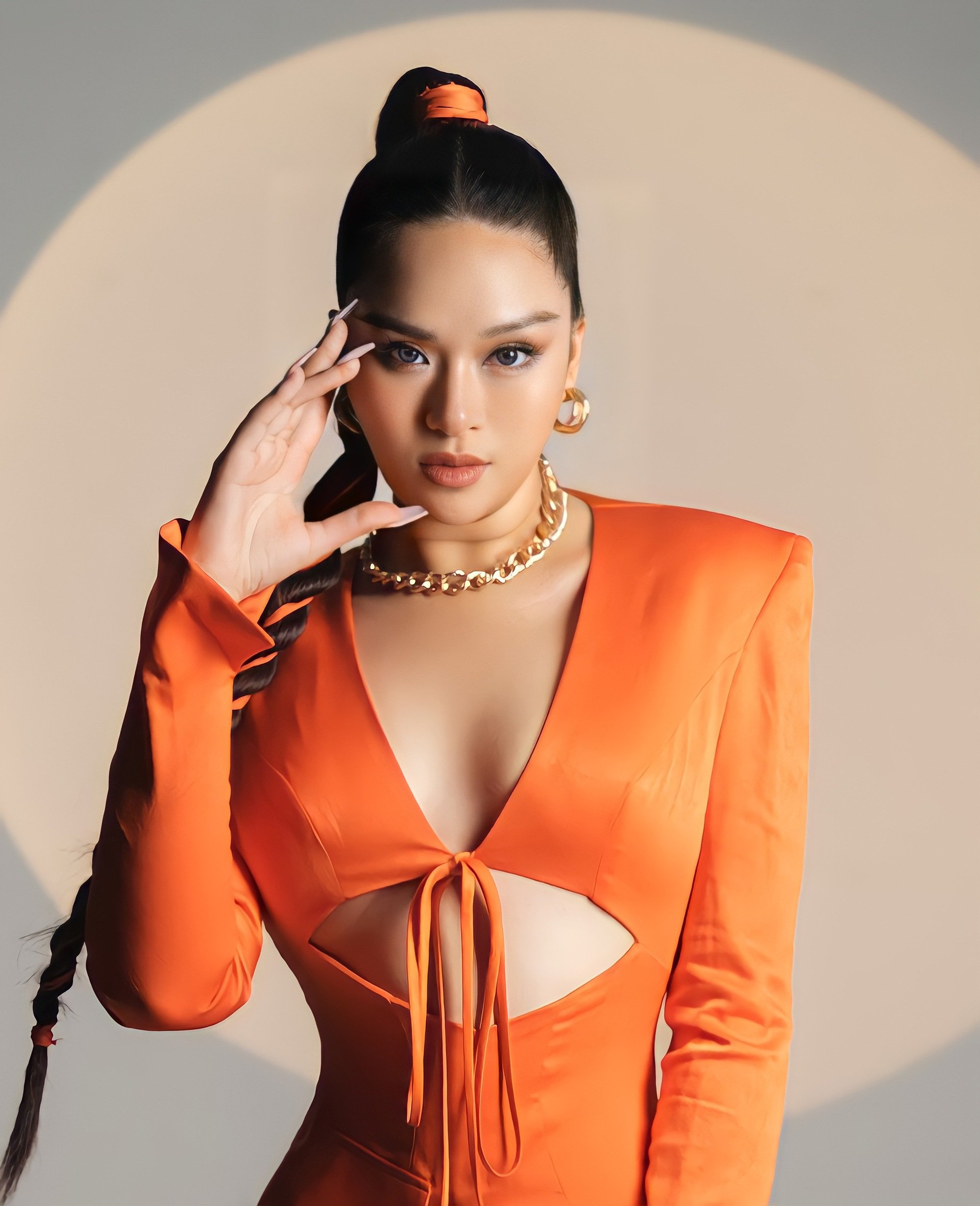  Điều gì khiến ca khúc về chuyện tình buồn viết lúc khủng hoảng của Lưu Thiên Hương chạm mốc triệu view? - Ảnh 3.