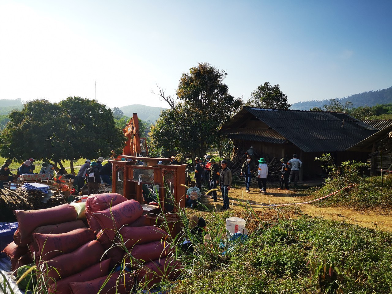 Đắk Lắk: Cưỡng chế di dân tại khu vực lòng hồ dự án thủy lợi nghìn tỷ đồng  - Ảnh 1.