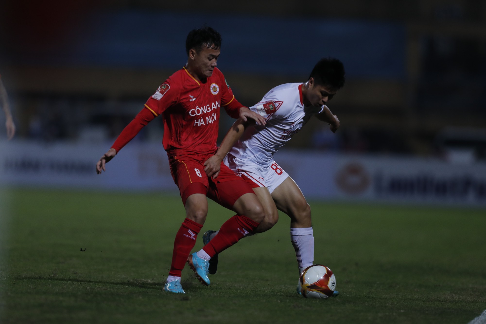 HLV Paulo Foiani lý giải ngỡ ngàng về bàn thua thứ 2 của CAHN trước Viettel - Ảnh 2.
