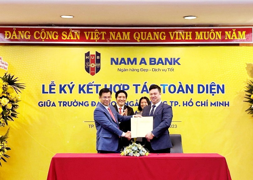 Nam A Bank hợp tác toàn diện cùng Đại học Ngân hàng TP.HCM - Ảnh 1.