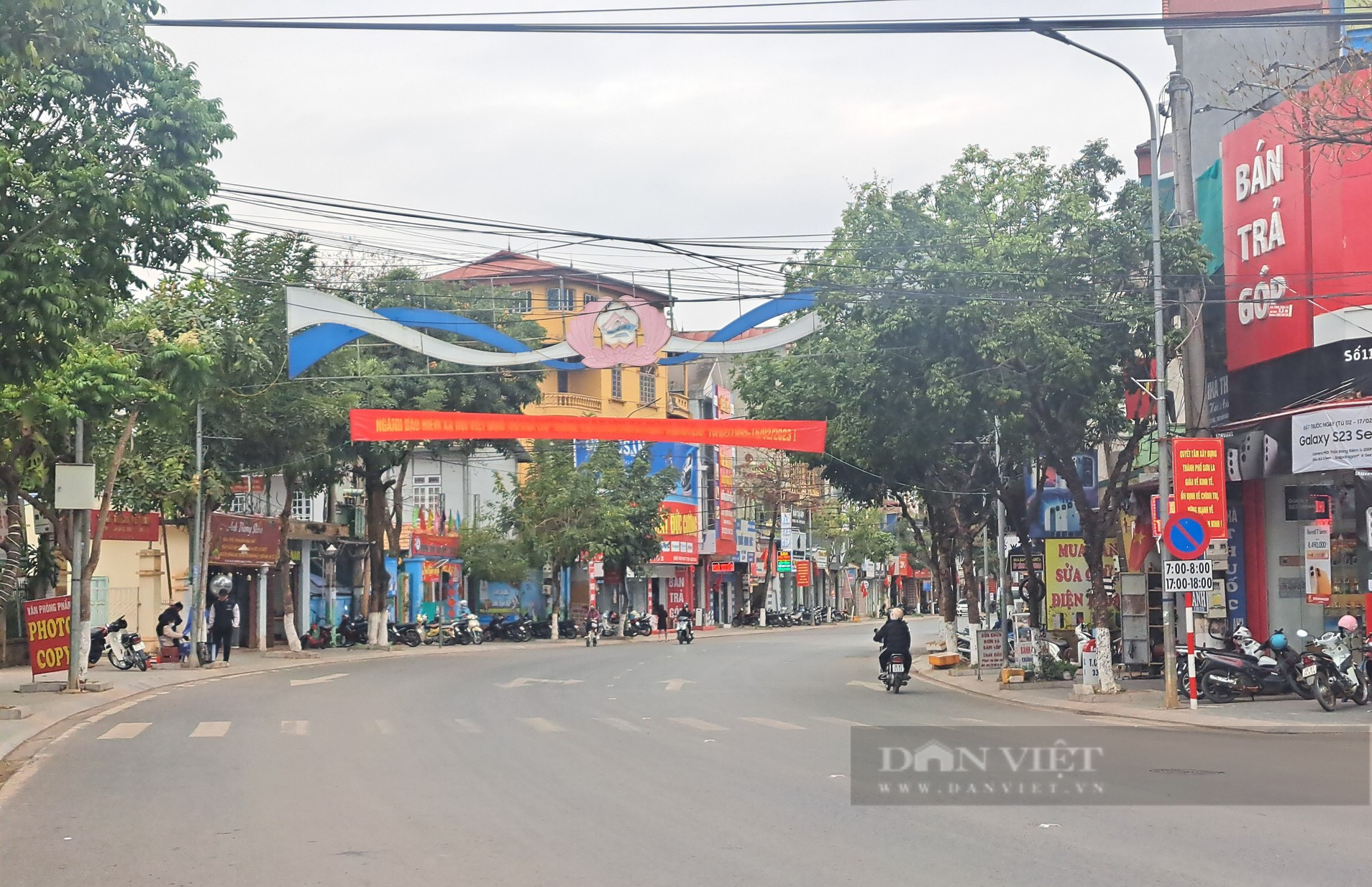 Sơn La: Lái xe biển xanh đỗ xe sai quy định bị phạt nao nhiêu? - Ảnh 2.