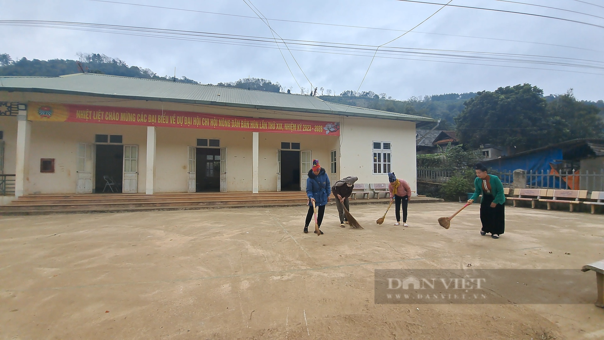 Sơn La: Bản Hùn đồng lòng xây dựng bản Nông thôn mới kiểu mẫu - Ảnh 2.