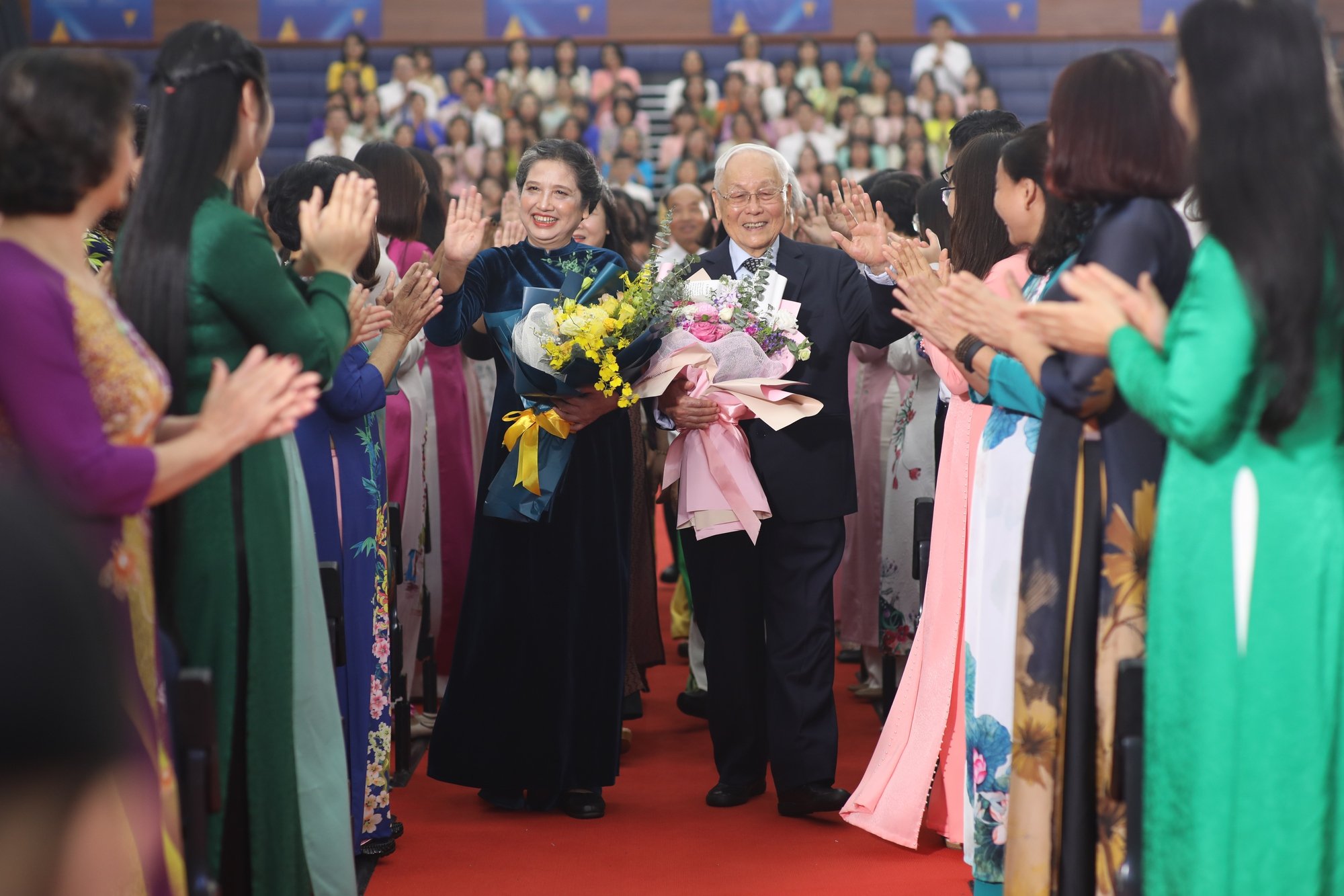 Nhà giáo Nguyễn Trọng Vĩnh: "Tôi như chiếc đồng hồ, không bao giờ ngừng nghỉ" - Ảnh 2.