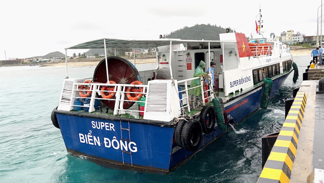 Tàu khách tuyến Lý Sơn bị dừng hoạt động nếu bác đề xuất tiền vé “gánh” tiền phí từ ga ra cảng? - Ảnh 5. Tàu khách tuyến Lý Sơn bị dừng hoạt động nếu bác đề xuất tiền vé “gánh” tiền phí từ ga ra cảng? - Ảnh 5.